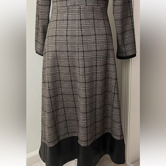 Like New SOFT SURROUNDS Plaid Dress, Size Medium - Picture 10 of 13